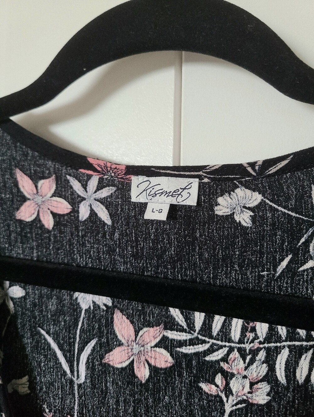 Kismet Black Floral Blouse W. Buttons - Picture 9 of 16